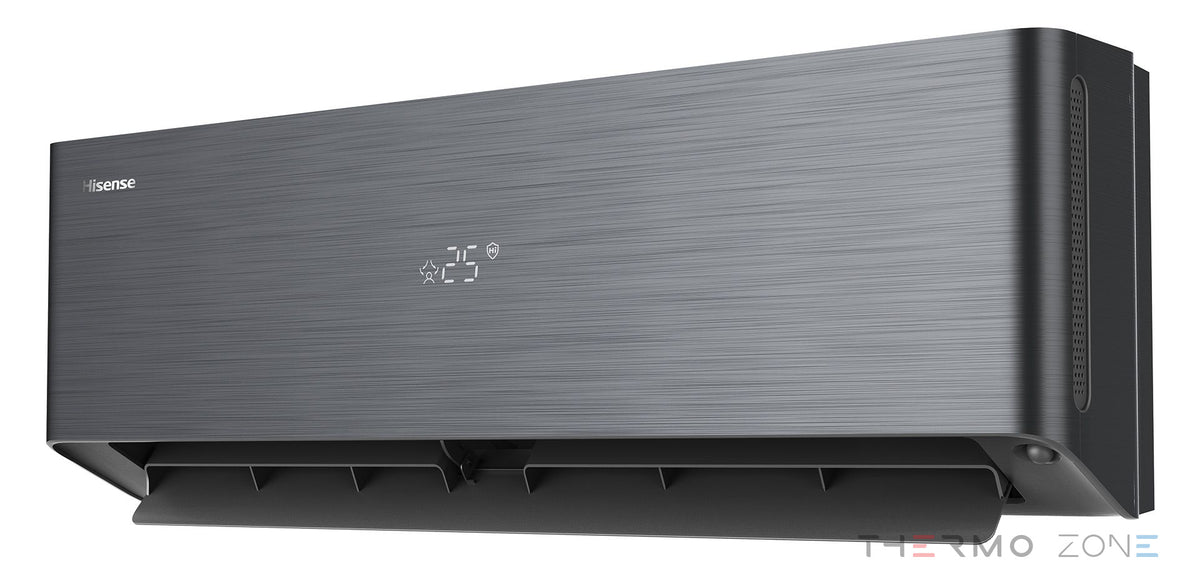 Hisense Energy Pro X schwarzes Innengerät mit geöffneter Luftauslassklappe in Seitenansicht